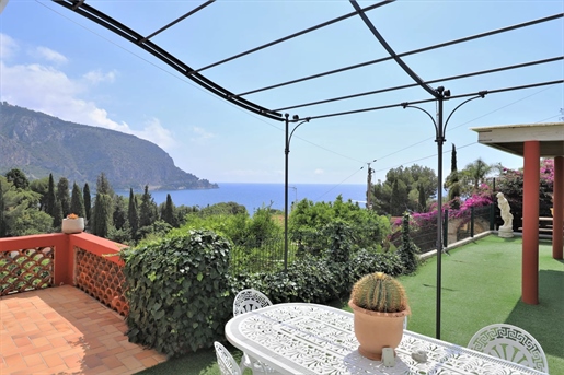 Charming villa, completely renovated 6 years ago, with approx. 150 m2 living space, offering panoram