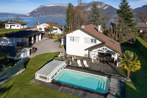 Sevrier, dans une résidence privée avec accès au lac et à une plage privée : une jolie maison famil