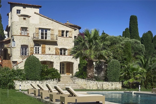 Overlooking the sea towards Cannes, this charming Provencal-style property is situated on the wester