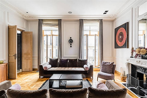 Paris 8th, spectacular private residence with indoor pool.

Near the Champs-Elysees, betwe