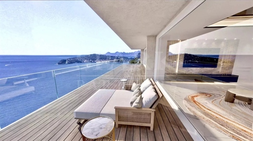 Das Sit liegt an der Grenze zu Monte Carlo und nur 10 Gehminuten vom berühmten Strand La Mala entfe