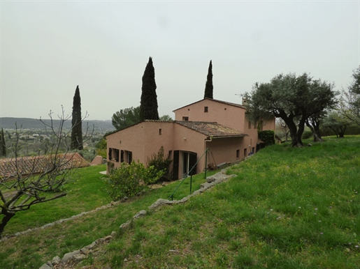Situated on a beautiful plot pf 3975 m2, planted with olive trees and benefitting from a beautiful v