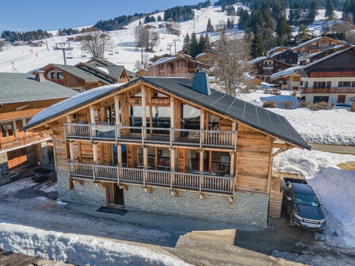 Chalet Le Cerf Voland is located at an altitude of 1230 metres in the heart of the Espace Diamant sk