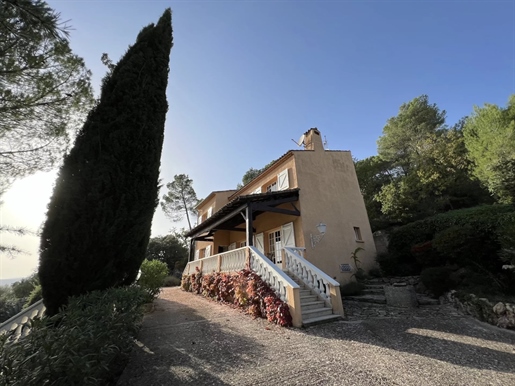 Impressionnante maison de campagne à 15 minutes de Cotignac, à proximité de ce charmant village pro