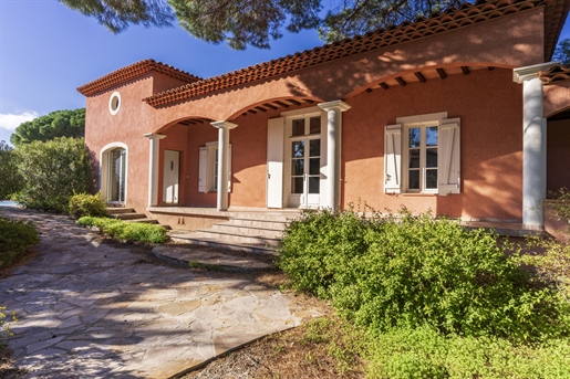 Magnificent character villa with a swimming pool in Cavalaire. 

Ideally located 700 meter