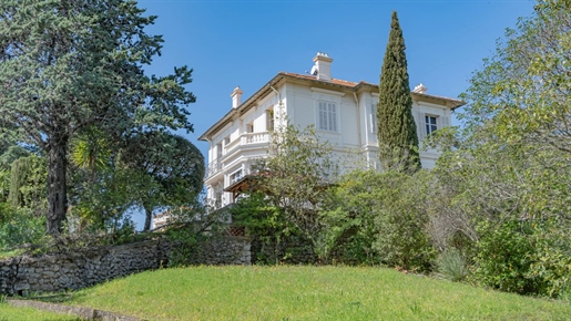 Cannes near the centre exceptional 19th century Belle Epoque residence

In a residential a
