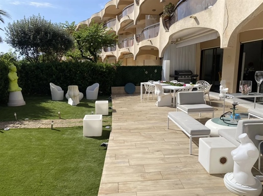 Superb 122 m2 apartment nestled in a guard-gated residence with swimming pool and magnificent, flat,