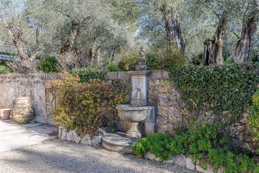 This elegant 17th century bastide sitting in wonderful dominant position on its private landscaped a