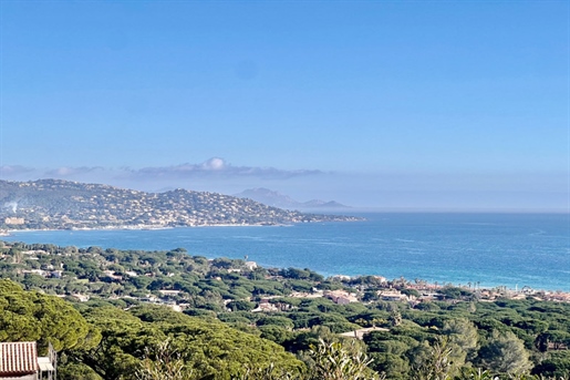 Mooi perceel grond van ongeveer 1260 m2 met prachtig uitzicht op zee te koop in Sainte-Maxime met