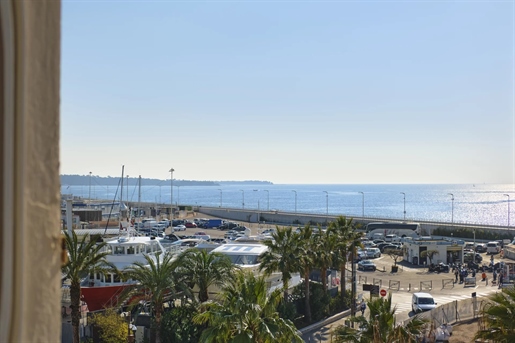 Splendide appartement offrant une vue panoramique sur le célèbre vieux port de Cannes, la Croisette