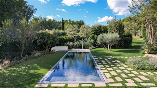 Set in the countryside around Maussane les Alpilles, in an idyllic and sought-after, but not isolate