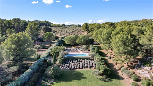 Set in the countryside around Maussane les Alpilles, in an idyllic and sought-after, but not isolate