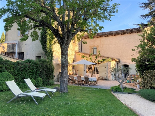 Rare in Lourmarin! In the heart of the village, charming old house set in 440 m2 of land decorated w