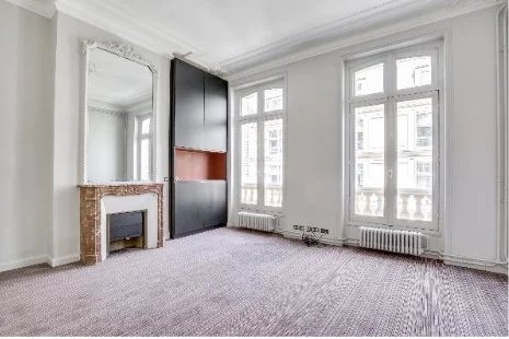 Paris 8ème beaucoup de marge de manœuvre pour créer un appartement de caractère parisien à rénover