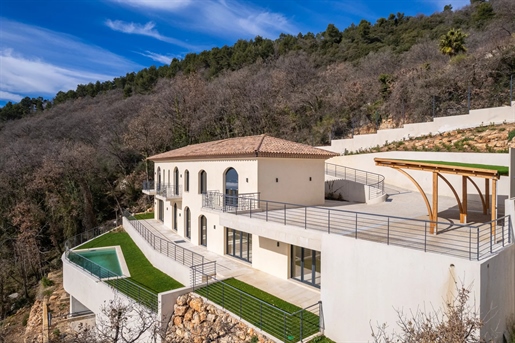 Speracedes, in a dominant position on the hills in a sought-after residential area with breathtaking