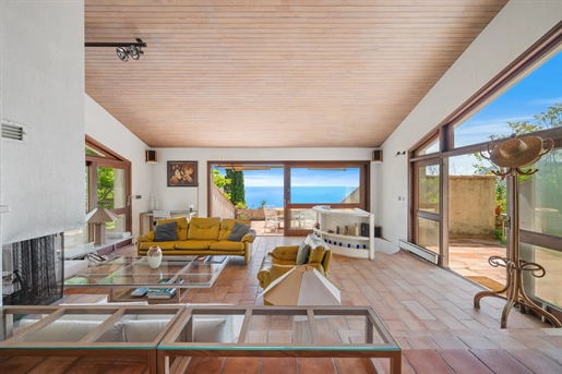Designed by a renowned artist, this exceptional property offers breathtaking views of the sea and th