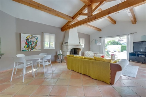 Situated in a quiet and residential area, with a beautiful view over the countryside. 

Th