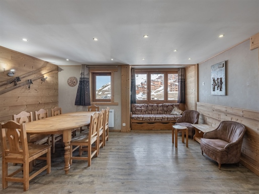 Located in the heart of Val Thorens, this charming apartment with a floor area of 80.69 m2 benefits