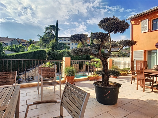 Exceptional mansion in the heart of the village of Valbonne of approx. 807 m2, beautiful pool area s
