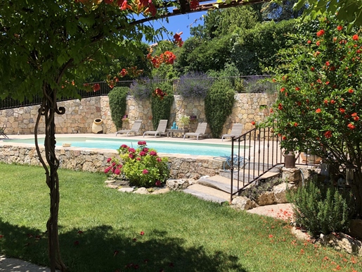 Exceptional mansion in the heart of the village of Valbonne of approx. 807 m2, beautiful pool area s