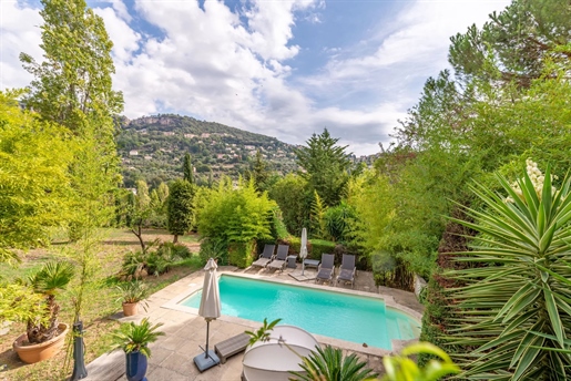Découvrez le charme de cette villa à l’italienne de 320 m2, nichée sur un vaste domaine de 3 555 m2