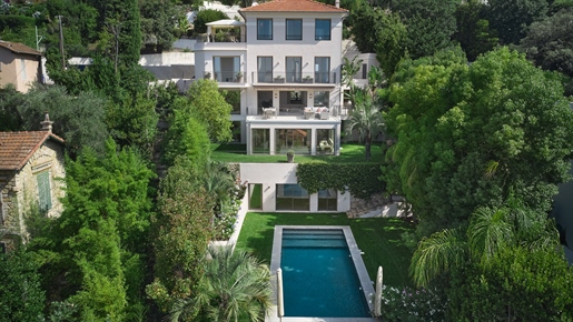 Located in the heart of the residential Le Cannet area, in the hills above Cannes. This superb prope