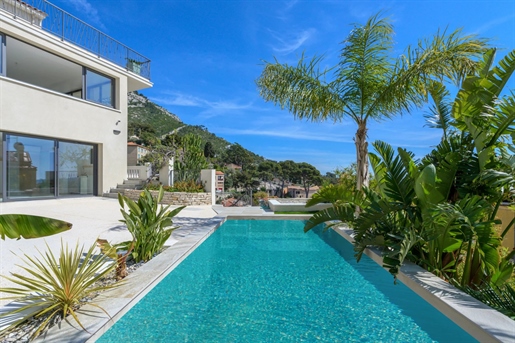 Located in Toulon, this exceptional property offers panoramic views of the city, the sea, and Mont F