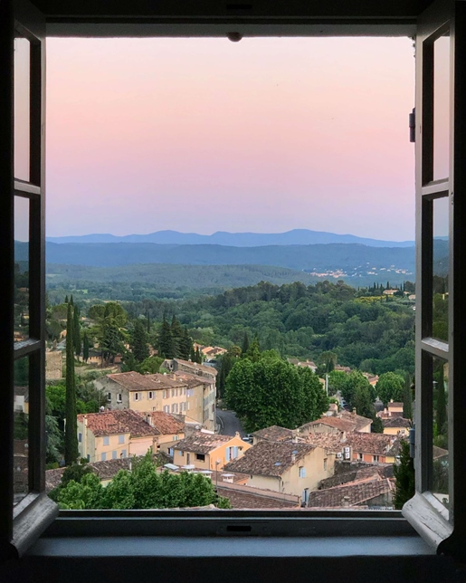 Idyllic hideaway, at the heart of this award-winning Provence village.

This totally uniqu