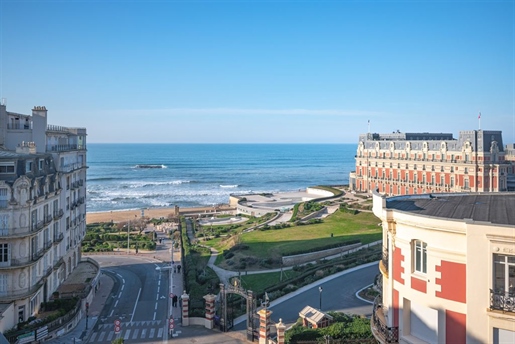 Splendid top-floor flat with breathtaking ocean views

Located in one of Biarritz& 039 s m