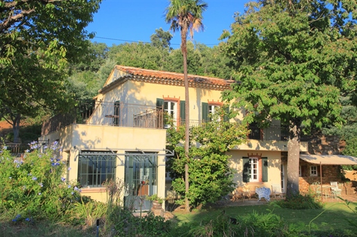 Superb property in a beautiful and quiet location, just between the charming villages of Grimaud and