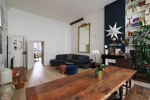 Paris 1st - stylish 3 bedroom apartment taking up the entire floor of the building.

In th