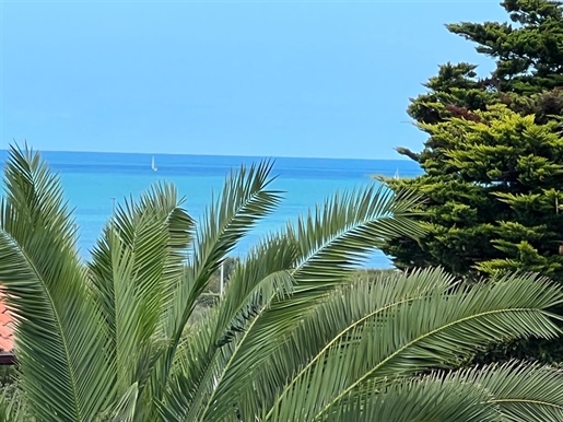 Beach house with ocean view

Between Chiberta and the Chambre d& 039 amour, villa of aroun
