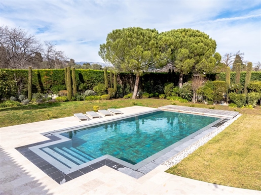 In a quiet, sought-after location just a short drive from Valbonne, this villa has been tastefully r