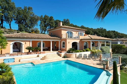 Magnificent prestigious residence with a living area of over 350 m2 and 6 bedrooms, on a plot of app
