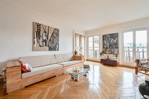 Bright apartment, Paris 1st between la Bourse de Commerce and le Centre Pompidou

On the 5