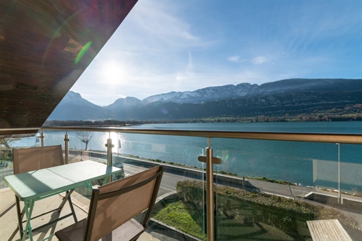 Spectacular lakefront property....

Talloires, on the lakefront : lovely house 195 m2 floo