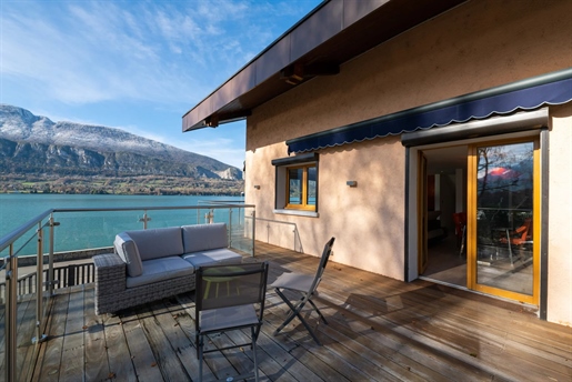 Spectacular lakefront property....

Talloires, on the lakefront : lovely house 195 m2 floo