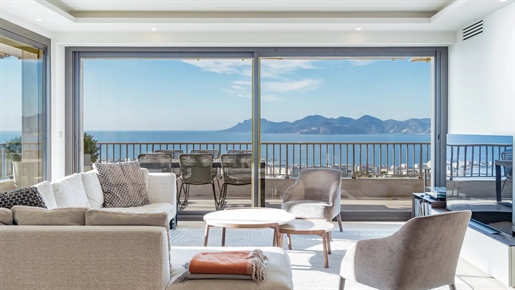 Des vues spectaculaires sur la mer Méditerranée...... Appartement moderne avec 3 suites baignées de
