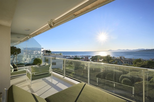 Cap d&039 Antibes, luxueux appartement de 50 m2 qui offre un accès direct aux célèbres Belles Rives