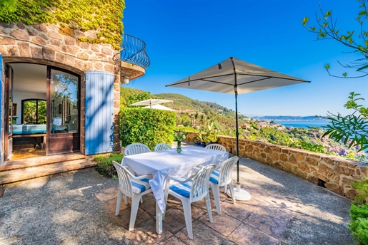 Superb location in the sought after area of Theoule-sur-Mer villa panoramic sea view. 

Ch