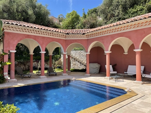 Menton, In the residential area of Garavan, in a small secured residence of high standard, beautiful