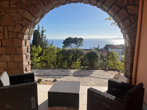 A deux pas de la mer, venez trouver cette villa au style typiquement provençal,