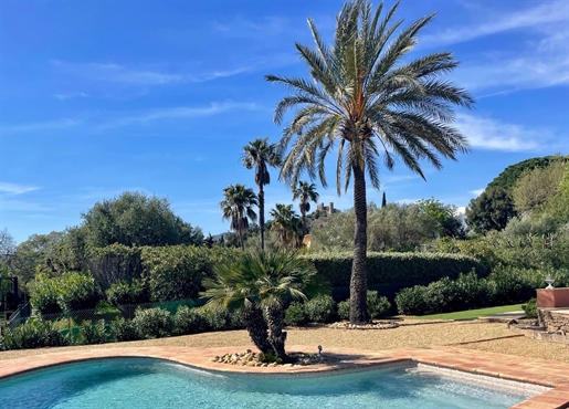 Exclusivity: In a secure estate very close to the village of Grimaud, villa of approx. 100 m2 with s