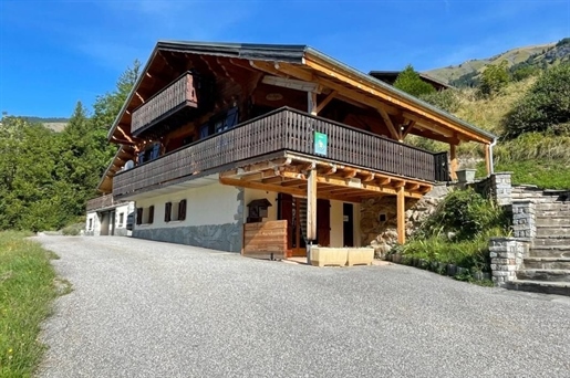 Discover this charming chalet located in Hauteluce, offering tranquility and proximity to the villag