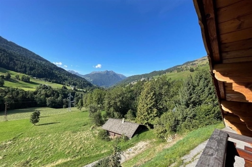 Discover this charming chalet located in Hauteluce, offering tranquility and proximity to the villag
