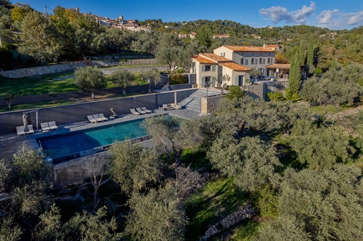 Exquisite stone bastide dating back to 1886 with infinity pool and panoramic views over the surround