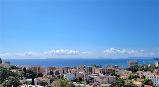 Exceptional sea view 3 bedroom, 1 bathroom/1 shower room apartment with long sea view terrace.
