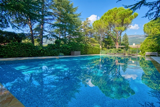 A rare and truly exceptional county estate in the hills of Grasse.

Sitting on land of app