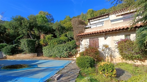 Het Provençaalse huis op het zuiden wacht erop om herboren te worden... aan de kust van Lavandou, m