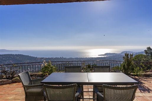 Characterful family property with swimming pool and exceptional sea view in Cavalaire.

Id